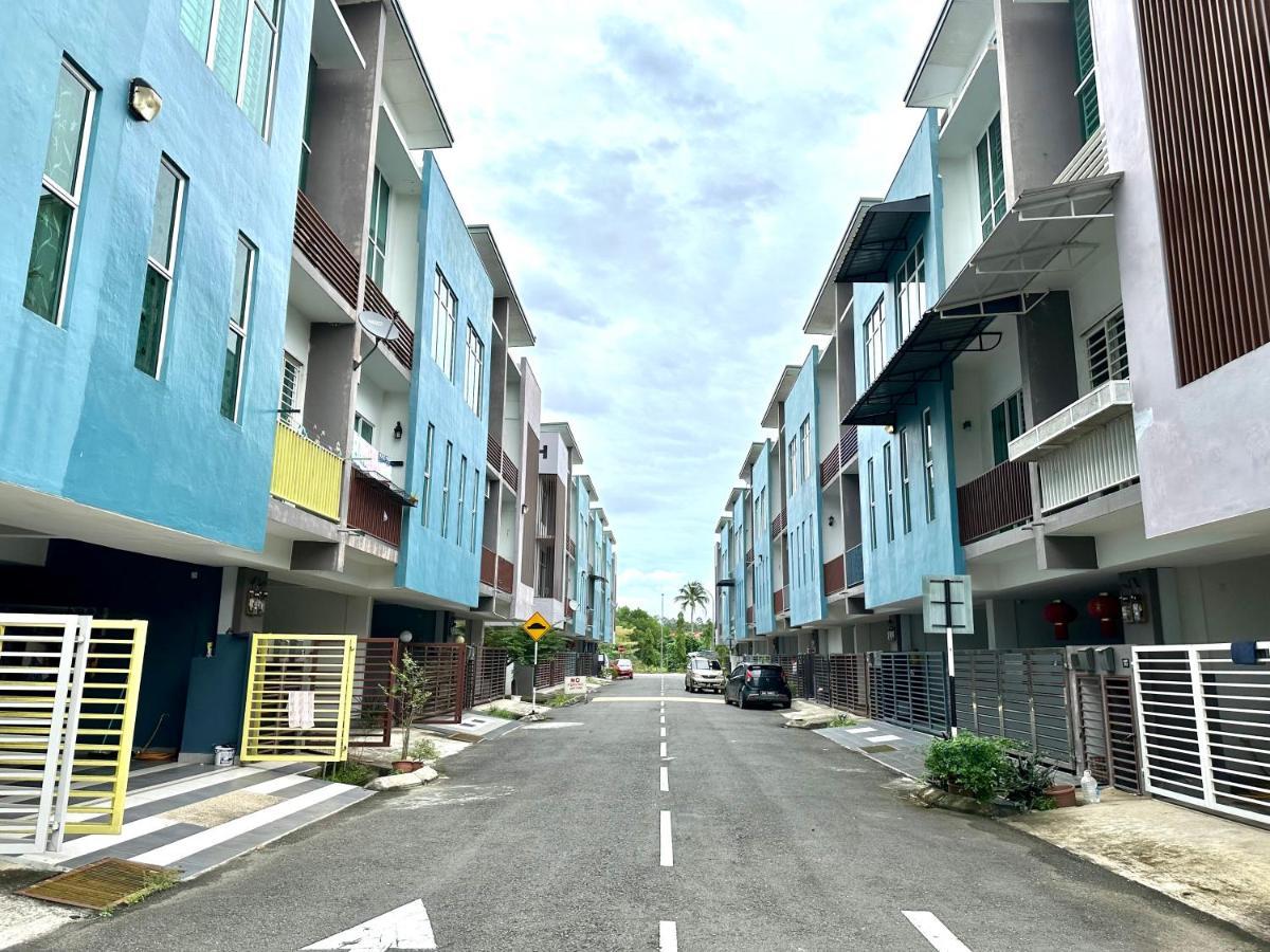 Springfield 3-Storey Cheerful Townhouse #Yoyo Homestay Sandakan Ngoại thất bức ảnh