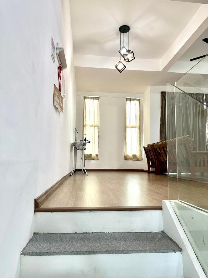 Springfield 3-Storey Cheerful Townhouse #Yoyo Homestay Sandakan Ngoại thất bức ảnh