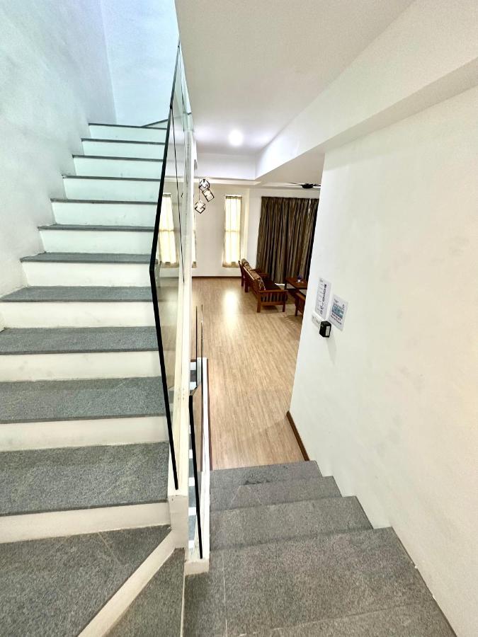 Springfield 3-Storey Cheerful Townhouse #Yoyo Homestay Sandakan Ngoại thất bức ảnh
